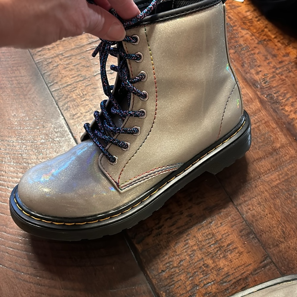 Girls Doc Martens size 2 worn once - Picture 5 of 9